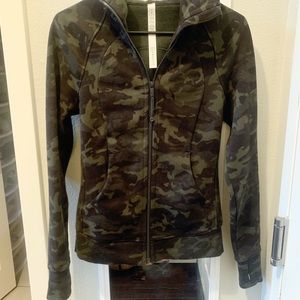 Lululemon Scuba Full Zip Hoodie Classic Fit On The Move Women’s Size 4 Camo